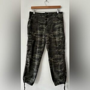 Social Standard by Sanctuary Scout Poplin Green Camo Cargo Pants
Size: Largo